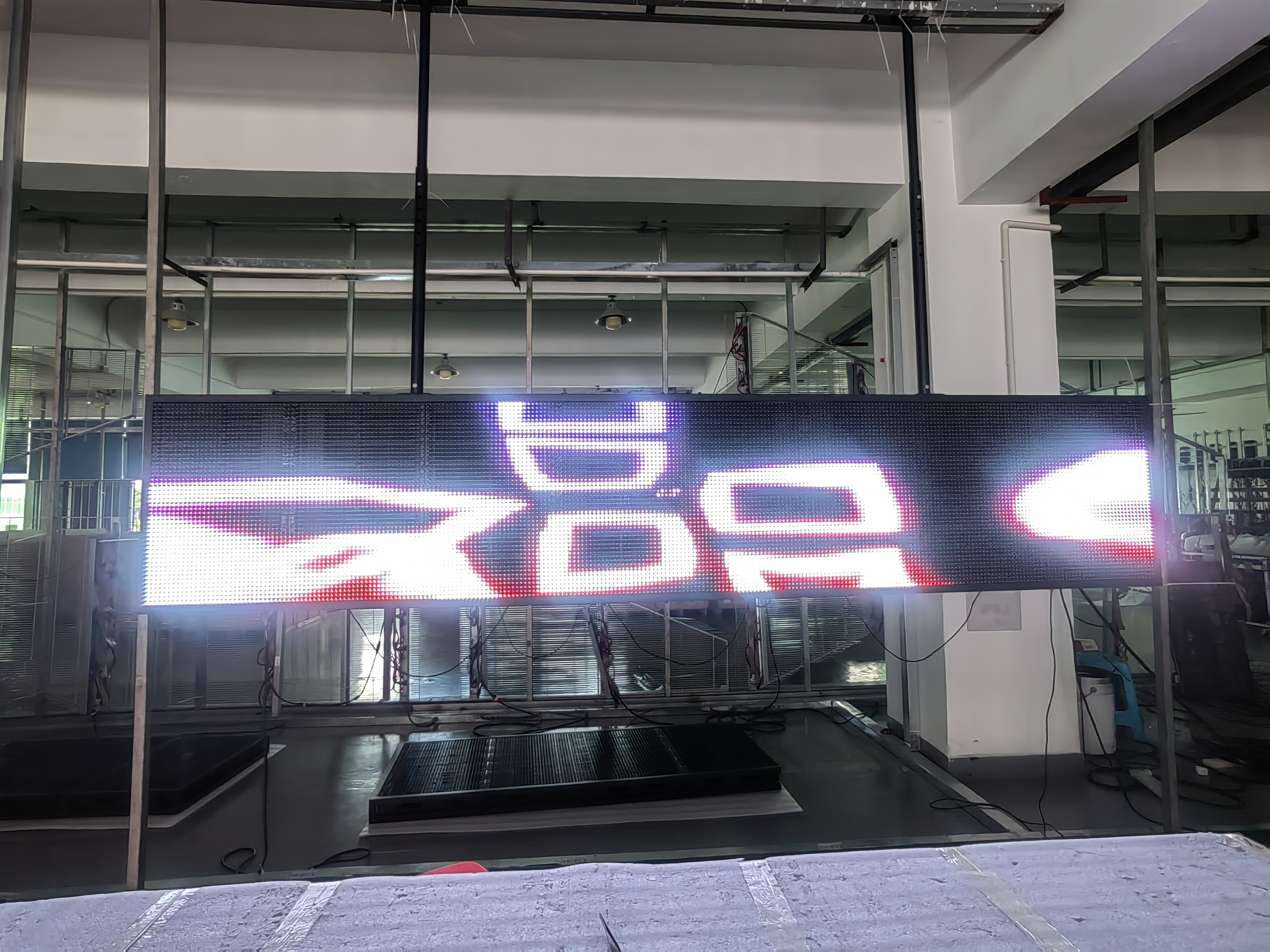 透风不透光LED交通格栅屏